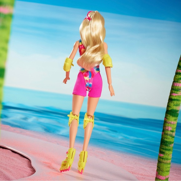 Barbie The Movie Collectible, Margot Robbie as Barbie in Inline Skating Outfit - Picture 6 of 7